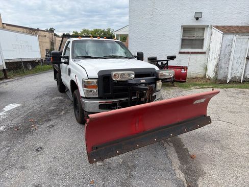 Used 2010 Ford F250 XL AWD/4WD image 2