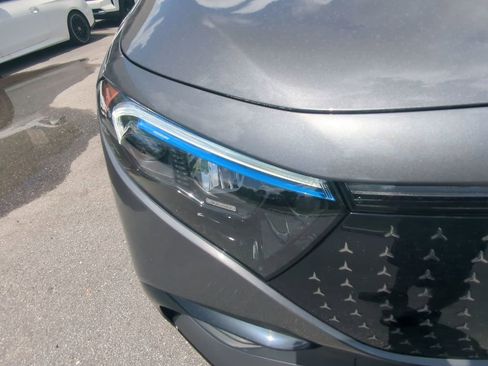 Used 2024 Mercedes-Benz EQB 300 4MATIC image 21