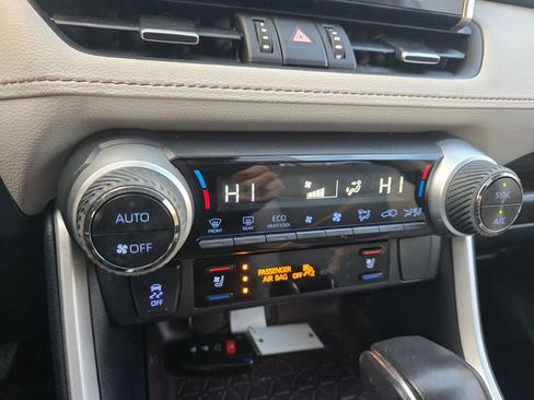 Used 2022 Toyota RAV4 Limited image 22