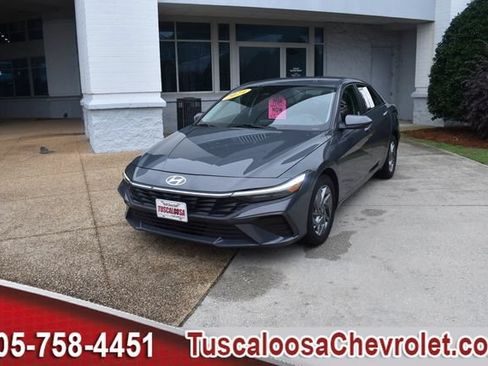 Used 2024 Hyundai Elantra SEL FWD image 5