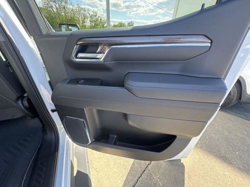 Used 2026 Chevrolet Silverado 1500 LT Trail Boss w/ LT Trail Boss Premium Package AWD/4WD image 13