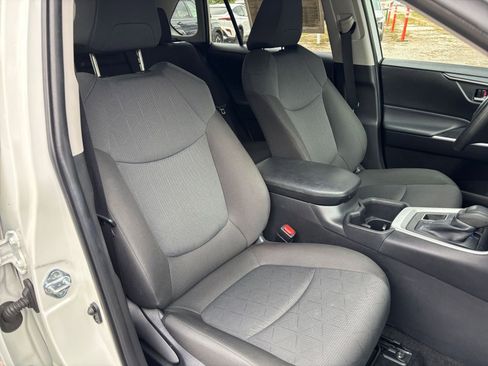 Used 2025 Toyota RAV4 XLE image 36
