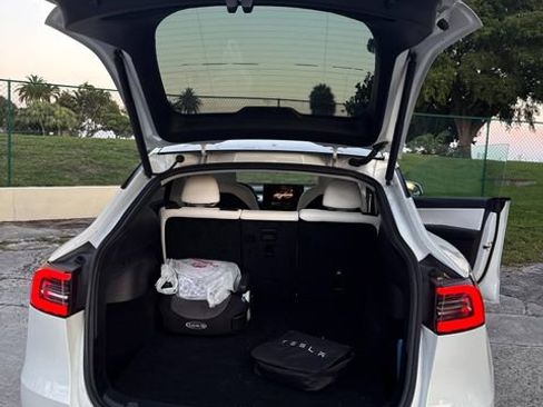 Used 2022 Tesla Model Y Performance image 13
