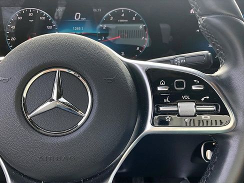 Certified 2022 Mercedes-Benz GLA 250 4MATIC image 21