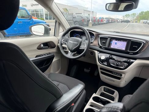 Certified 2023 Chrysler Voyager LX FWD image 43