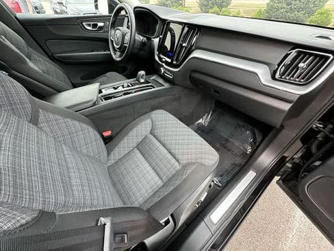 Used 2023 Volvo XC60 B5 Core AWD/4WD image 22