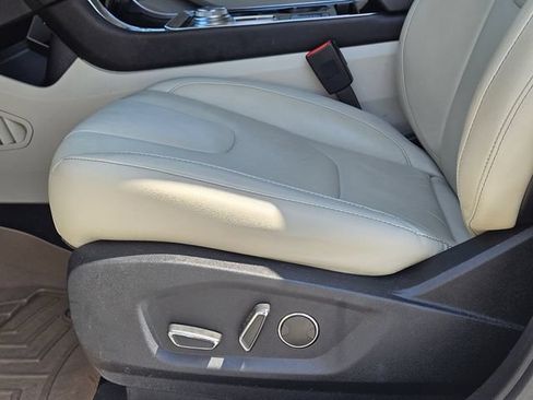Used 2019 Ford Edge Titanium AWD/4WD image 25