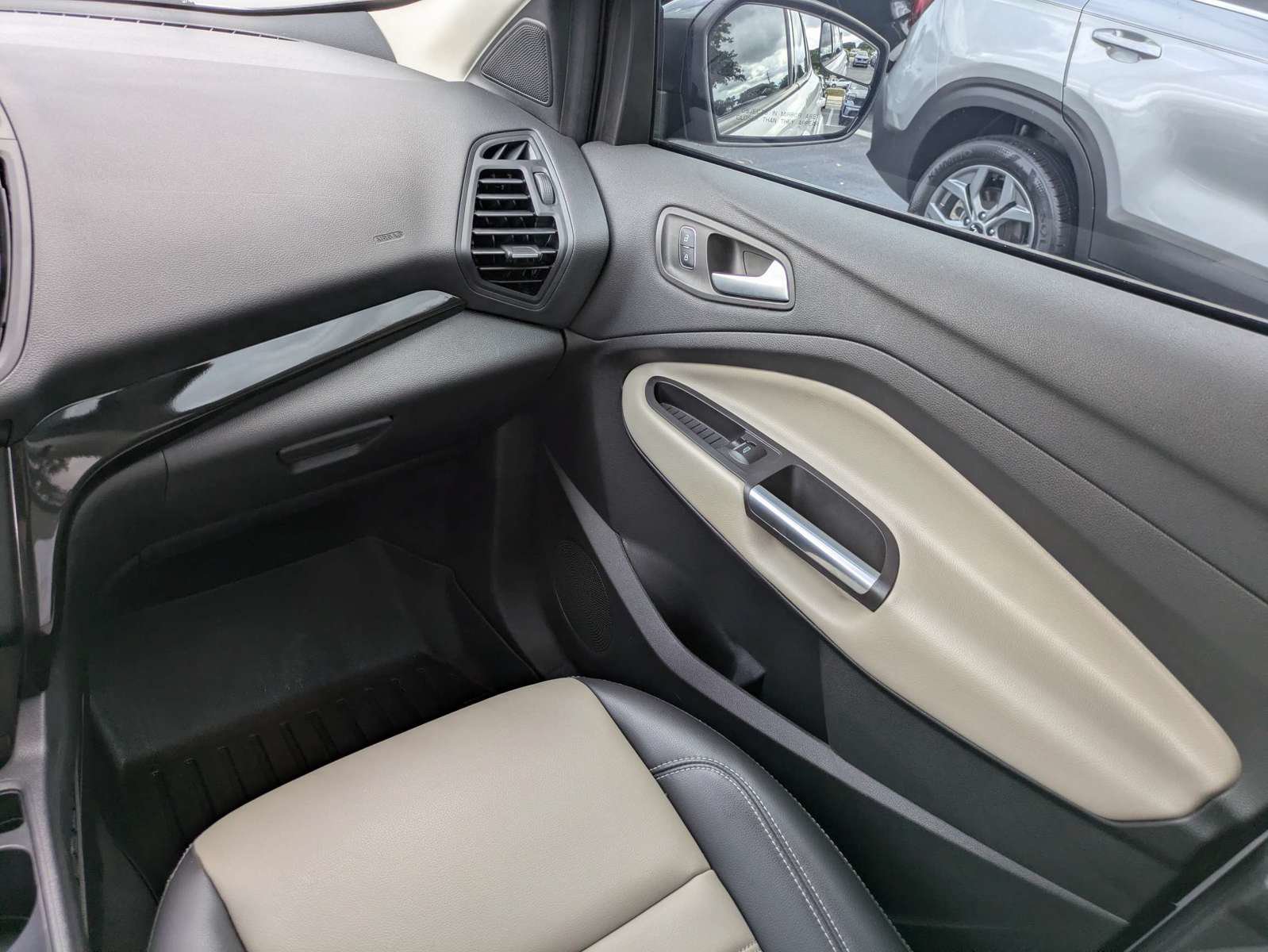 Used 2019 Ford Escape SEL FWD image 15