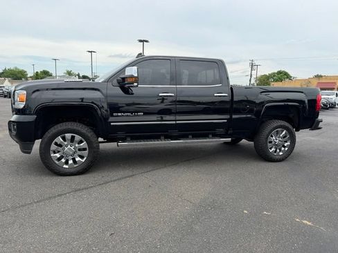 Used 2019 GMC Sierra 2500 Denali AWD/4WD image 4