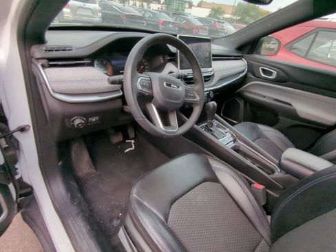 Used 2024 Jeep Compass Latitude AWD/4WD image 7