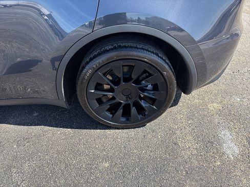 Used 2024 Tesla Model Y Long Range image 31