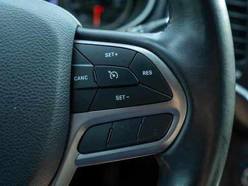 Used 2019 Jeep Cherokee Latitude Plus w/ Comfort/Convenience Group AWD/4WD image 17