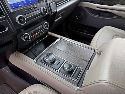 Used 2020 Ford Expedition Limited AWD/4WD image 19