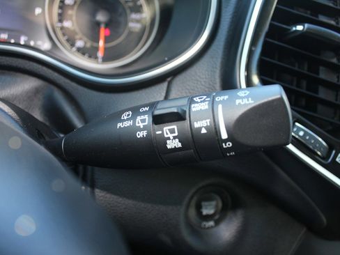 Used 2019 Jeep Cherokee Limited w/ Luxury Group image 16