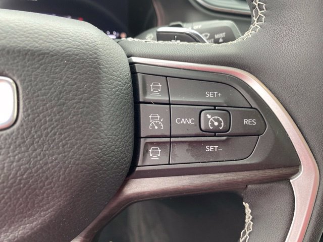 Used 2023 Jeep Grand Cherokee Limited AWD/4WD image 21