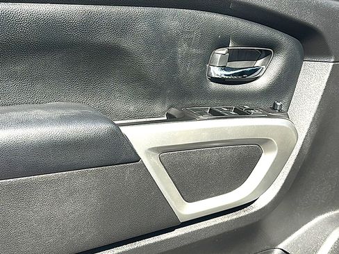 Used 2019 Nissan Titan SV image 16