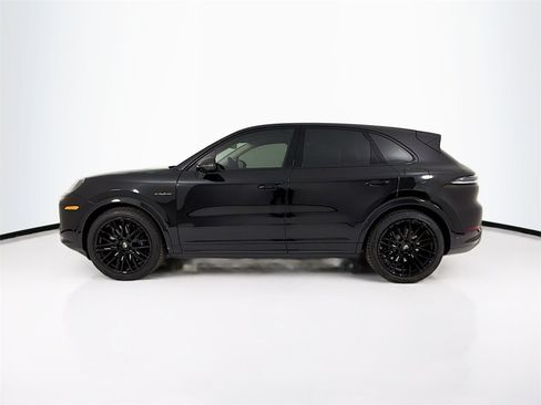 Used 2026 Porsche Cayenne Turbo image 2