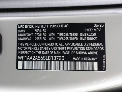 Certified 2025 Porsche Macan image 19