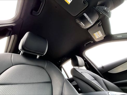 Used 2022 Mercedes-Benz GLC 300 image 13