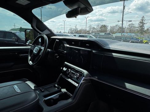 Used 2025 GMC Sierra 2500 AT4X AWD/4WD image 26