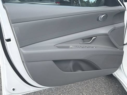 New 2026 Hyundai Elantra Hybrid FWD image 12