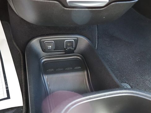 Used 2020 Chrysler Pacifica Touring-L Plus FWD image 11