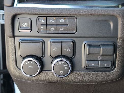 New 2026 Chevrolet Suburban LS image 18