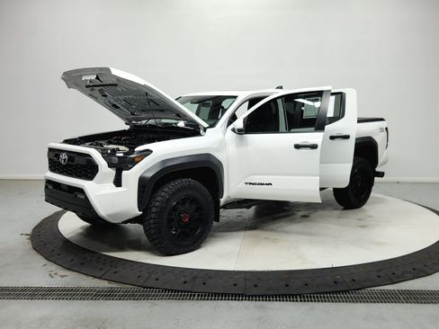 Used 2024 Toyota Tacoma TRD Off-Road w/ TRD Off Road Upgrade Package AWD/4WD image 12
