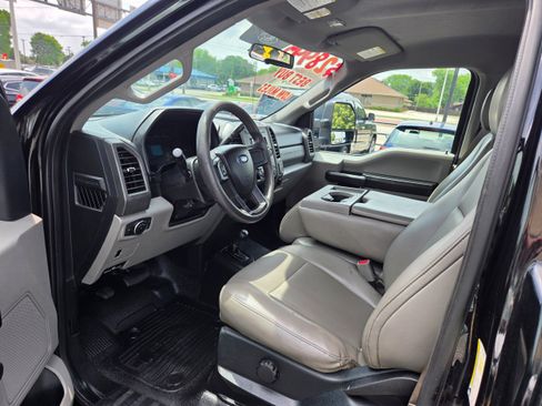 Used 2017 Ford F250 XL w/ Snow Plow Prep Package AWD/4WD image 4