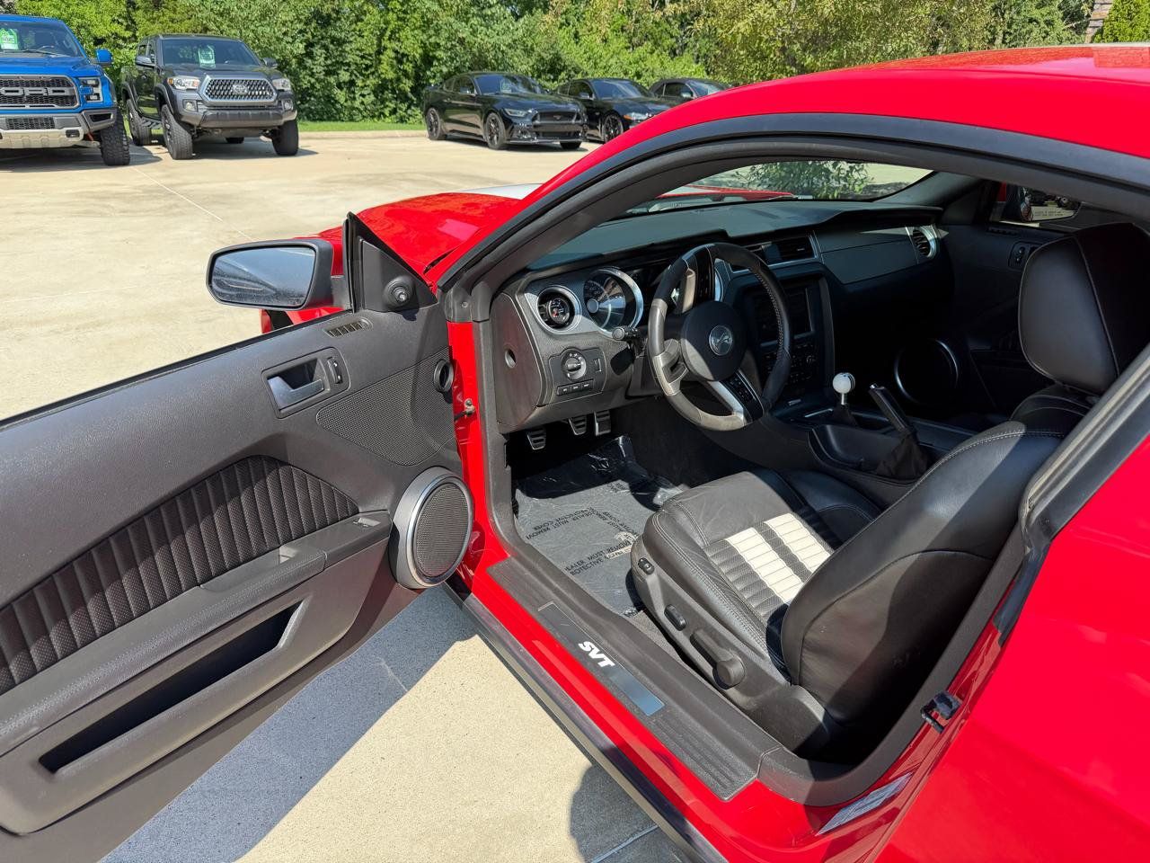 Used 2010 Ford Mustang Shelby GT500 RWD image 9