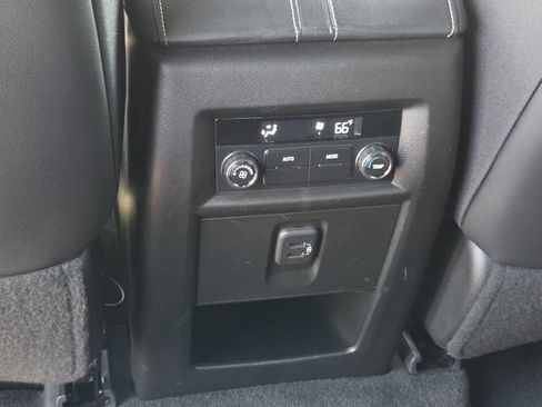 Certified 2023 Chevrolet Traverse LT FWD image 17