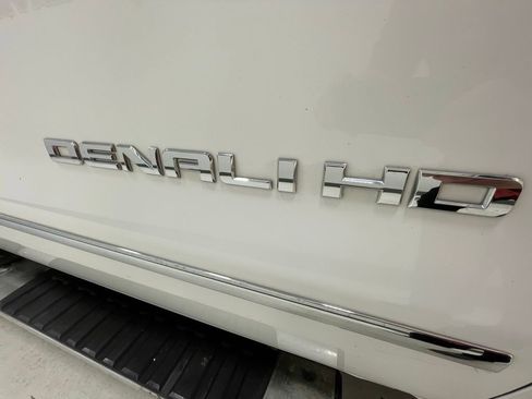 Used 2016 GMC Sierra 2500 Denali w/ Duramax Plus Package AWD/4WD image 6