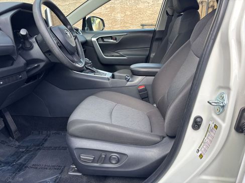 Used 2025 Toyota RAV4 XLE image 28