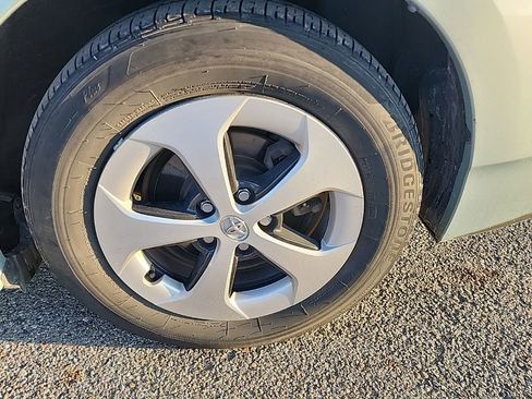 Used 2014 Toyota Prius One image 6