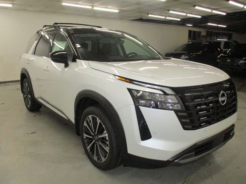 New 2026 Nissan Pathfinder Platinum w/ Cargo Package image 3