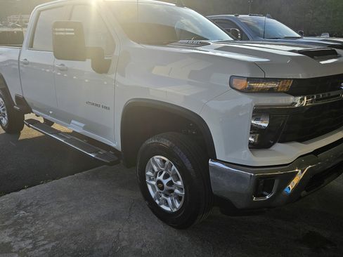 Used 2025 Chevrolet Silverado 2500 LT w/ Convenience Package image 3