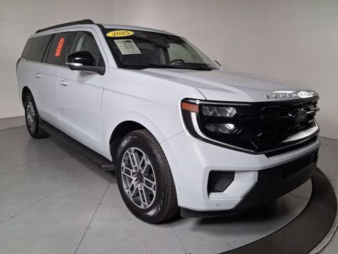 Used 2025 Ford Expedition Max Active AWD/4WD image 2