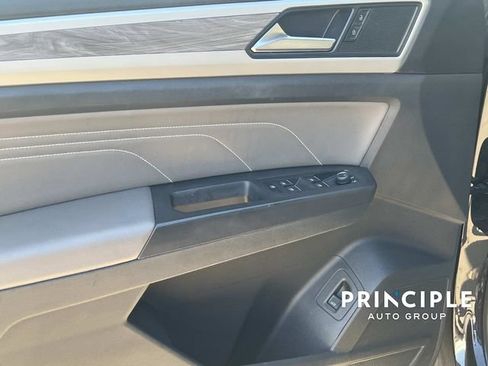 Used 2023 Volkswagen Atlas Cross Sport SE w/ Panoramic Sunroof Package FWD image 12