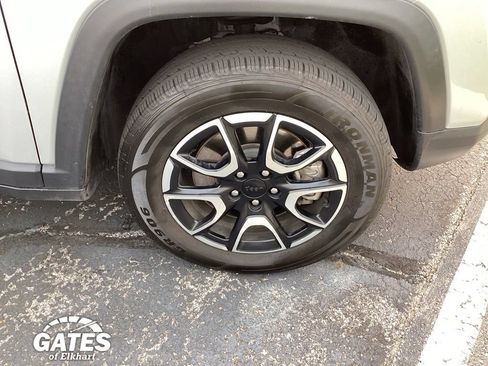 Used 2024 Jeep Compass Trailhawk AWD/4WD image 30