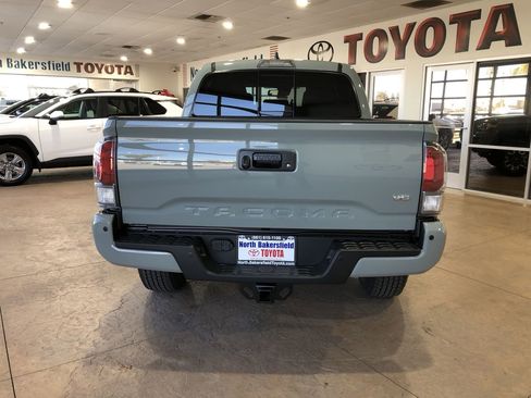 Used 2023 Toyota Tacoma TRD Off-Road w/ TRD Premium Off Road Package image 6