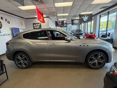 Used 2022 Maserati Levante Modena AWD/4WD image 16