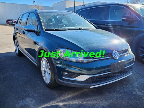 Used 2018 Volkswagen Golf Alltrack SE image 2