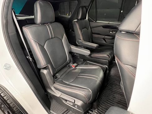Used 2023 Honda Pilot TrailSport image 11