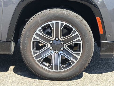 Used 2024 Jeep Wagoneer L Series II w/ Flexible Seating Group image 27