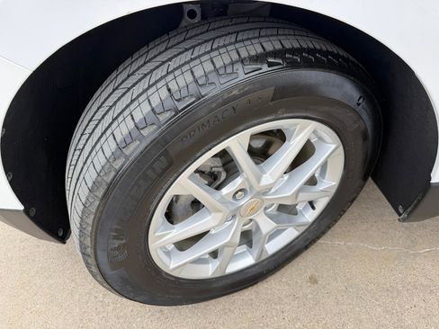 Used 2023 Chevrolet Equinox LS w/ LS Convenience Package image 9