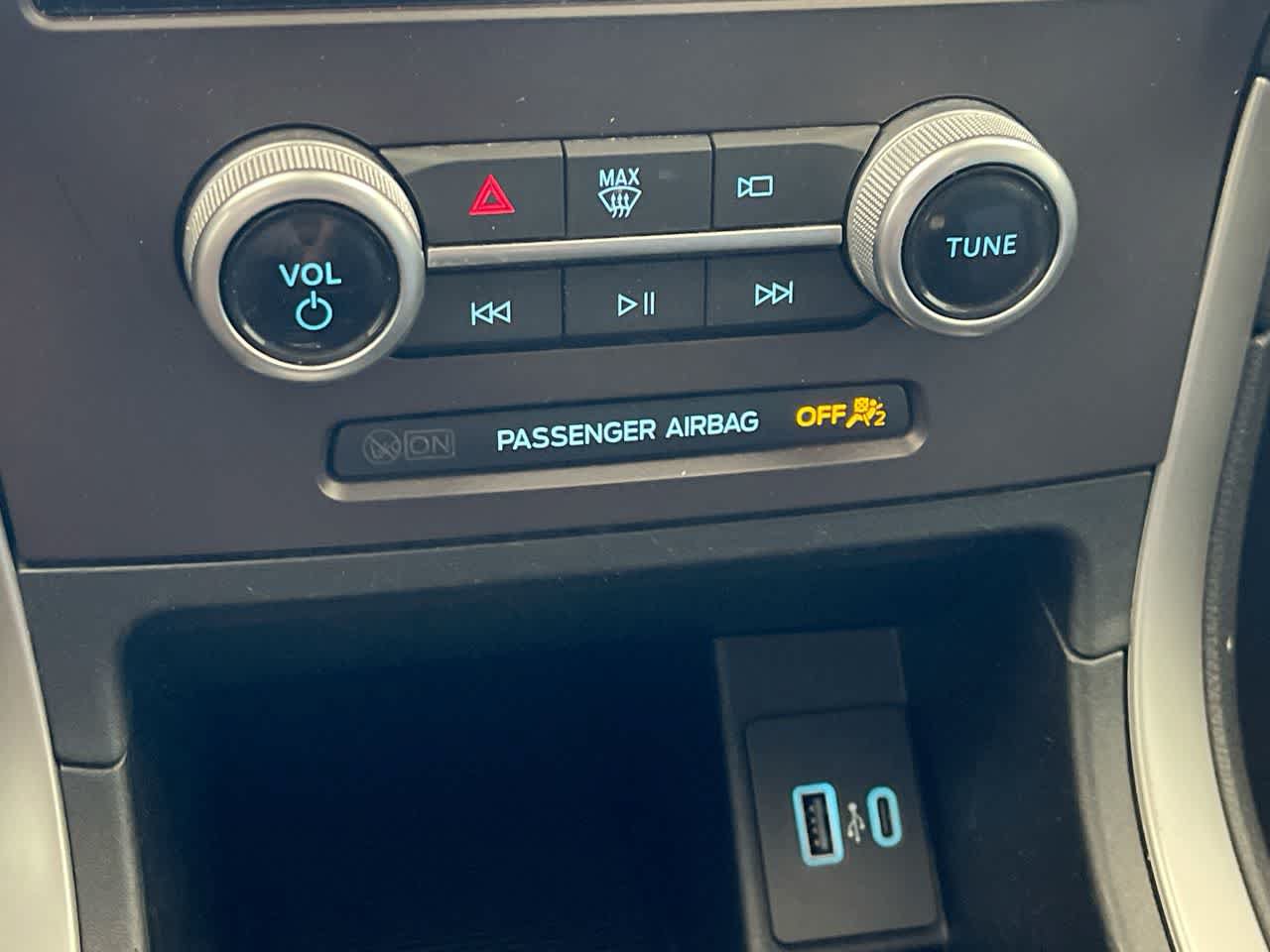 Used 2021 Ford Edge SE FWD image 18