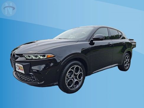 Used 2025 Alfa Romeo Tonale AWD/4WD image 10