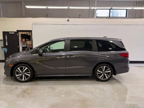 Used 2023 Honda Odyssey Touring image 2
