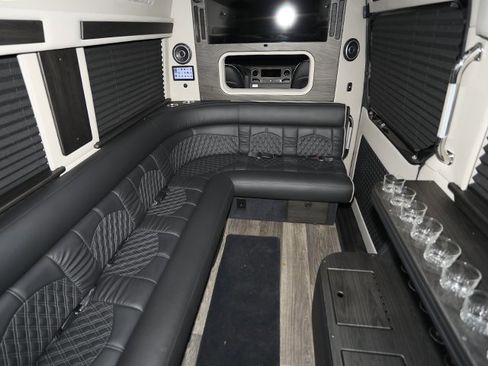 Used 2023 Mercedes-Benz Sprinter 3500 image 32