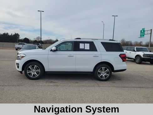 Used 2024 Ford Expedition Limited image 3